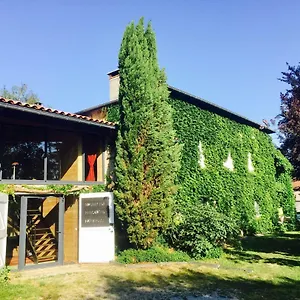 Magnificent Renovated Farmhouse - 10 Min A7 - Privatunterkunft